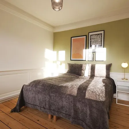 New Harbor Apartment *
